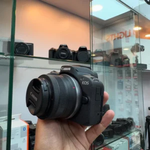 CAMERA CANON EOS R50 SEMI NOVA C/ 18-45mm OSS