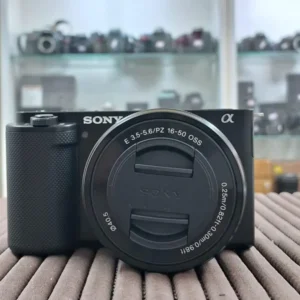 CAMERA SONY ZVE-10 C/16-50mm OSS SEMI NOVA